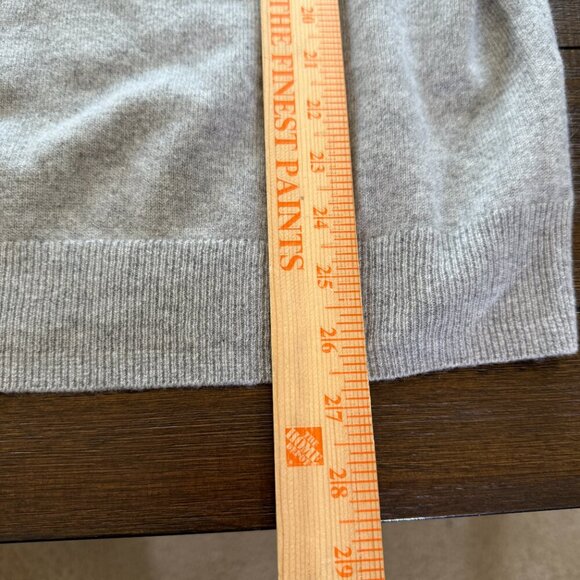 Cashmere V-neck sweater Size Large - Picture 8 of 12